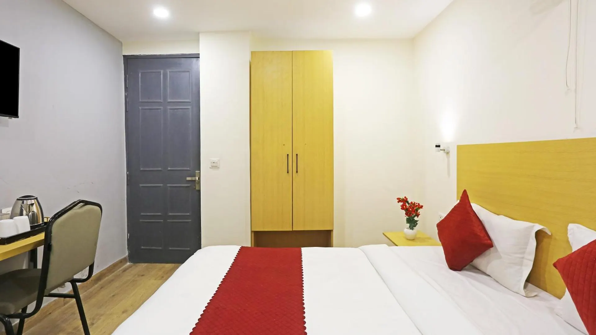 Hotel Twamev Residency Uttam Nagar Couple Friendly دلهي