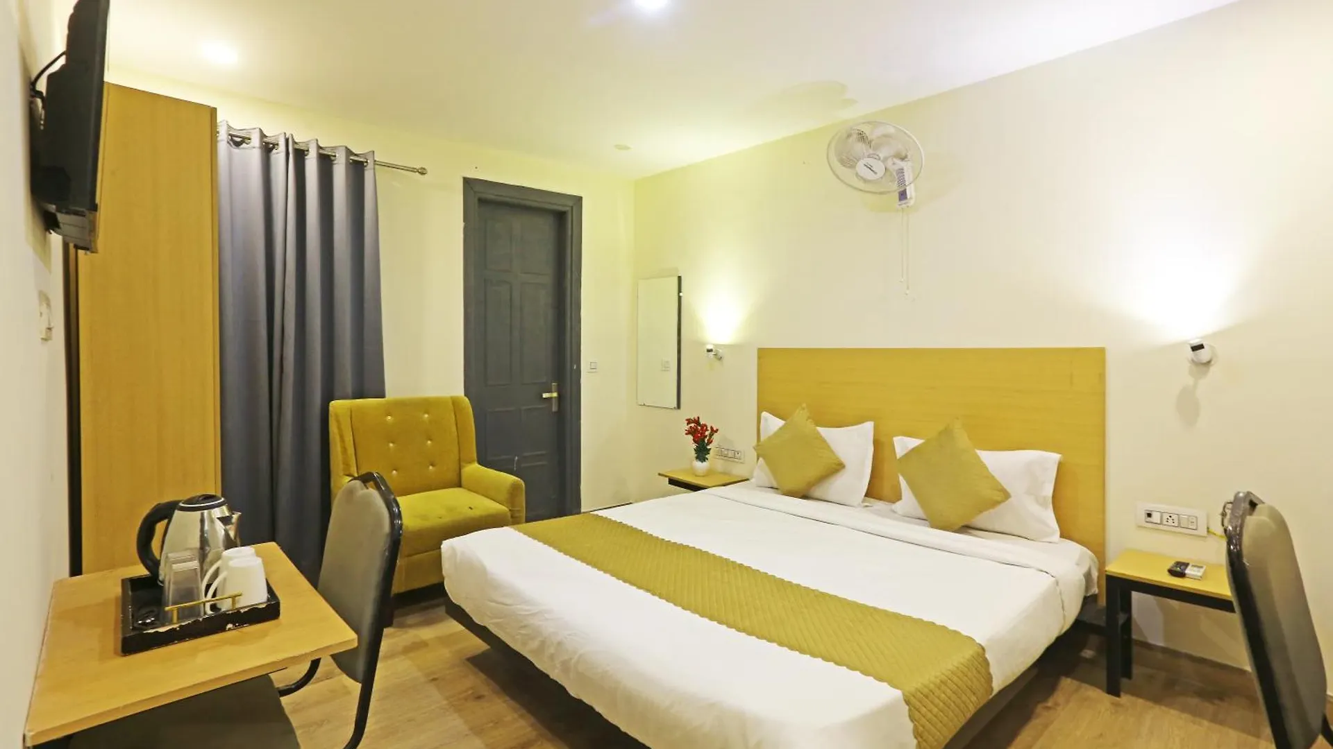 Hotel Twamev Residency Uttam Nagar Couple Friendly دلهي