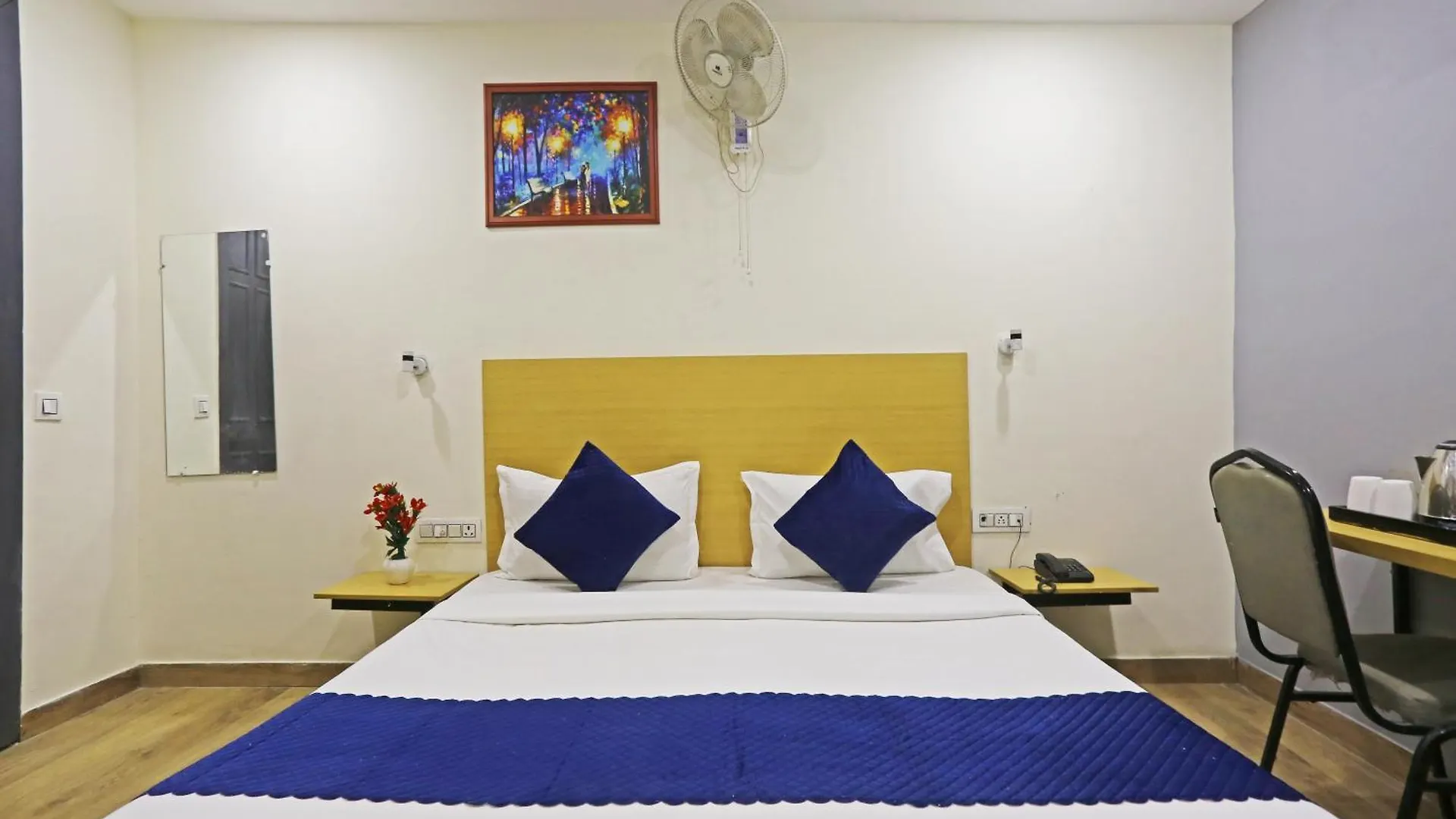 Hotel Twamev Residency Uttam Nagar Couple Friendly دلهي 4*,