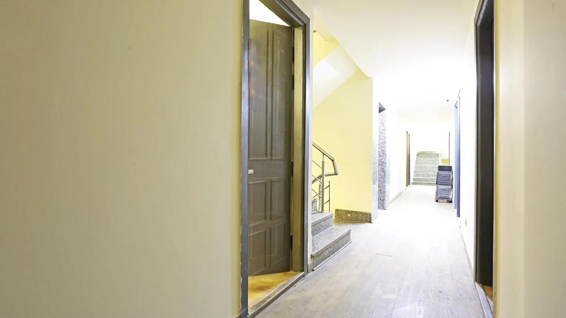 Hotel Twamev Residency Uttam Nagar Couple Friendly دلهي