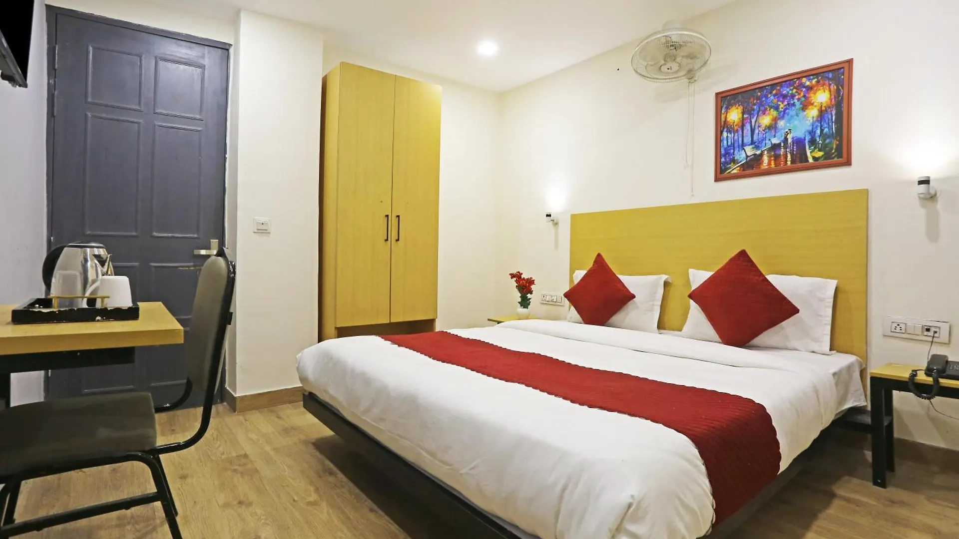 Hotel Twamev Residency Uttam Nagar Couple Friendly دلهي